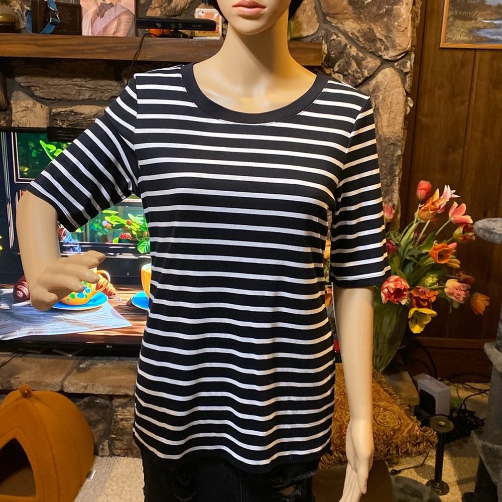 4/$10 NWOT Croft & Barrow Black And White Striped Shirt